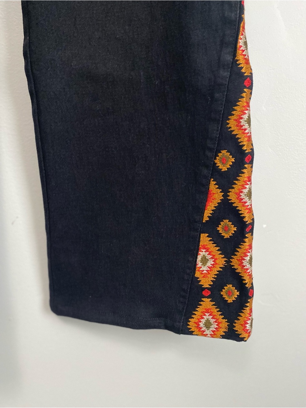 DG2 by Diane Gilman Jeans 18WP Southwestern Embroidered Geometric Flare Festival